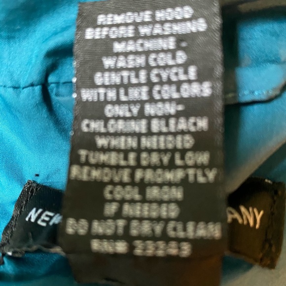 New York & Co. Quilted Vest with Removable Hood - Picture 6 of 7